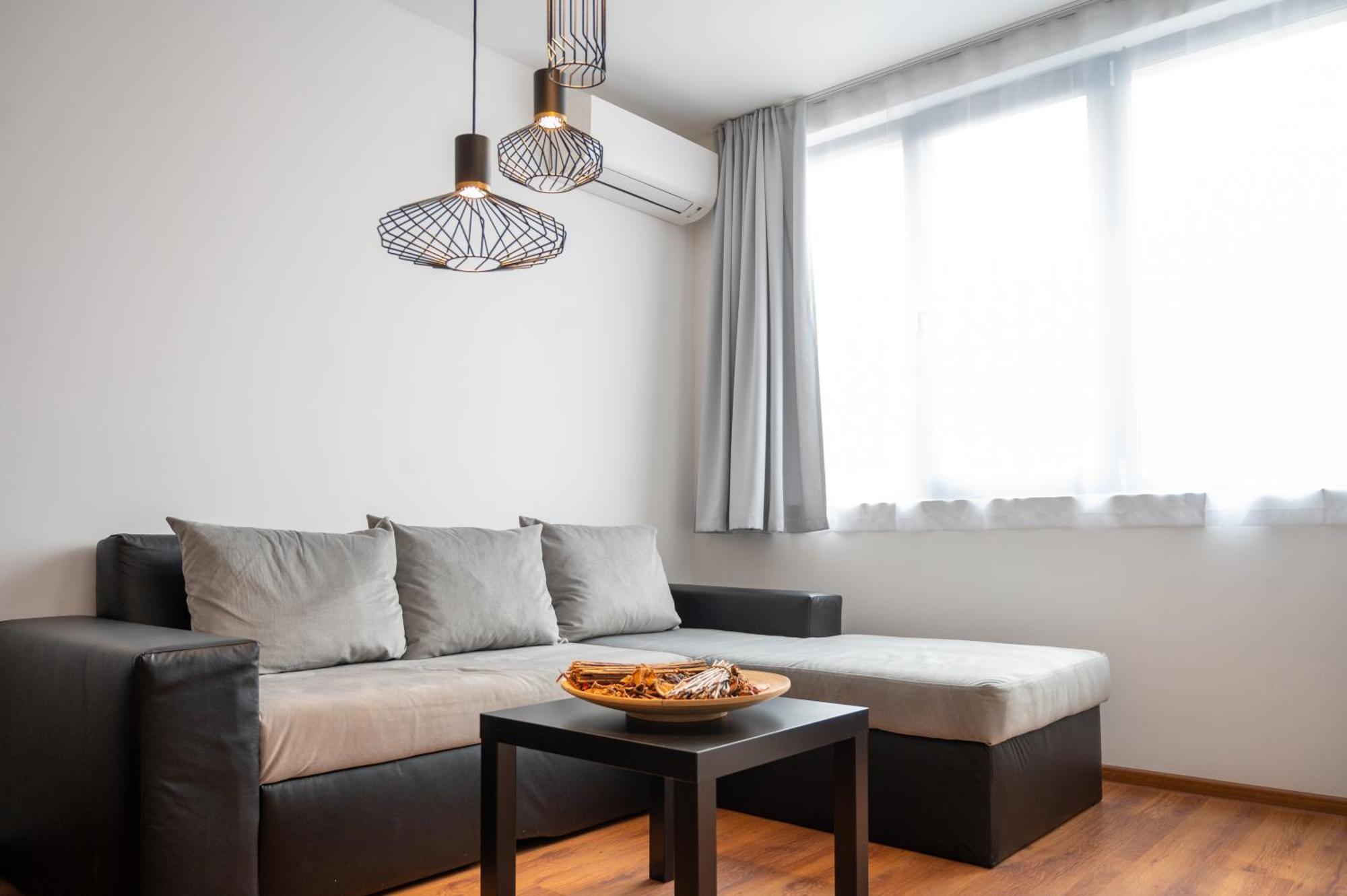 Sunny 1Bdr Apartment Near Center Sofia Exterior foto