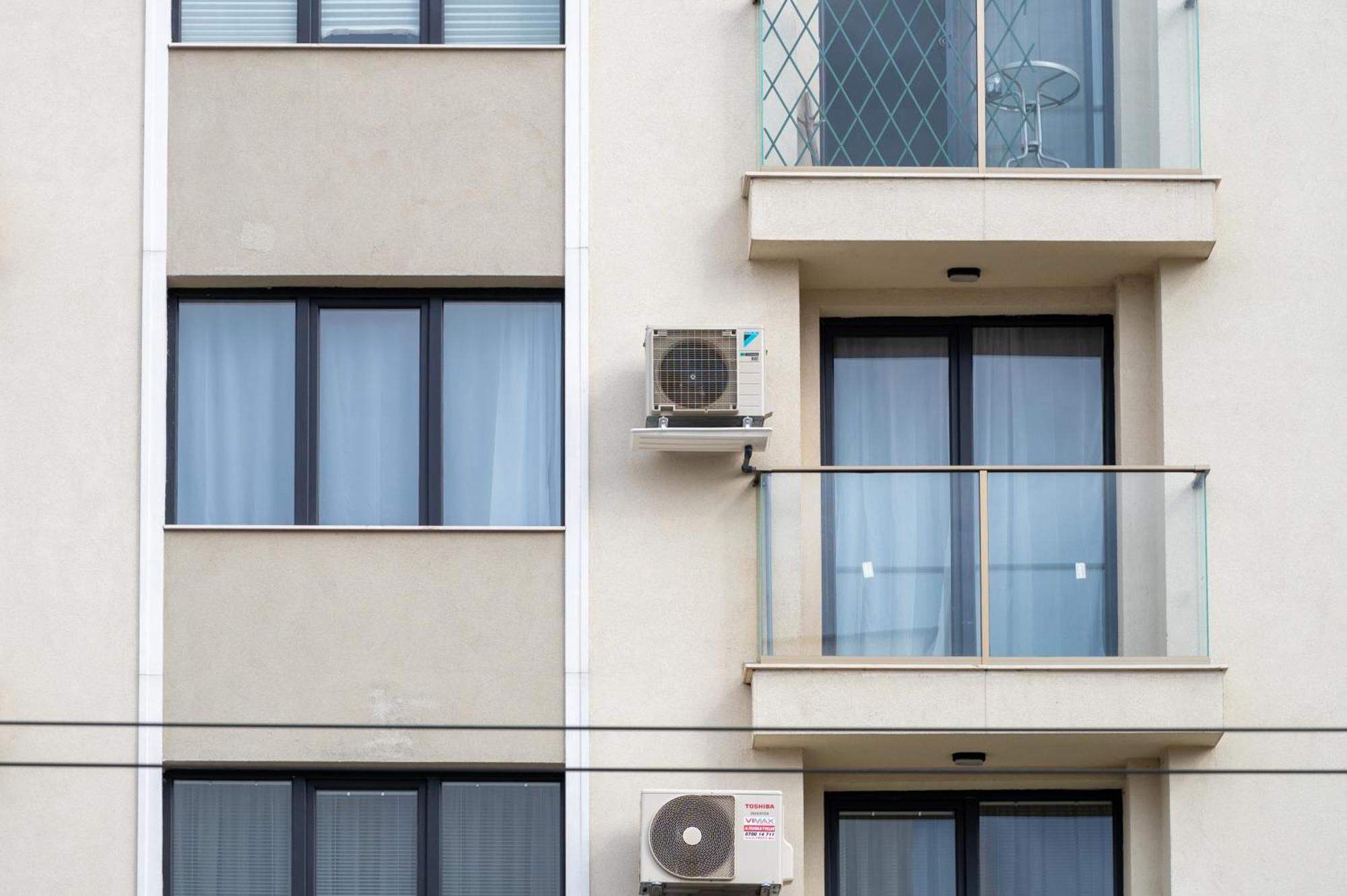 Sunny 1Bdr Apartment Near Center Sofia Exterior foto